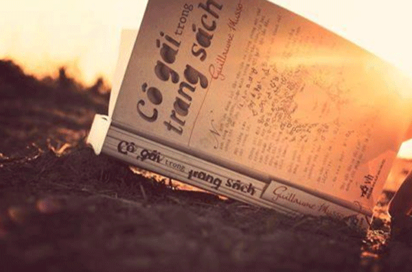 review cô gái trong trang sách