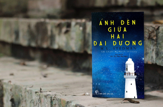 anh đèn giữa hai đại dương