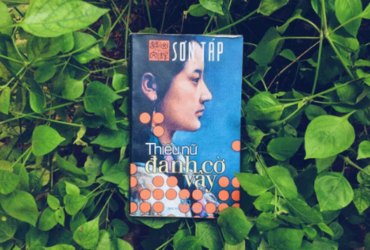 thiếu nữ đánh cờ vây